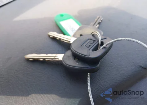 2005 Chevrolet Silverado 2500Hd z USA, uszkodzony, nr VIN 1GBHC24285E148347